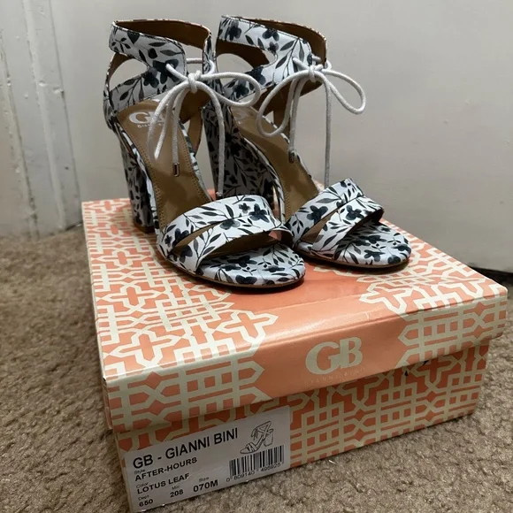 Floral heels - Picture 2 of 5